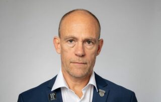Trainer Hans Kossmann von den Grizzlys Wolfsburg - (Foto von City-Press GbR