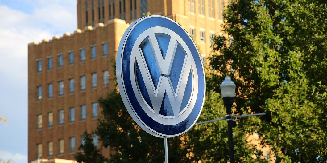 VW-Logo (c) John R. Perry