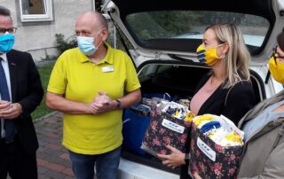 Eintracht näht (c) Holger Neddermeier