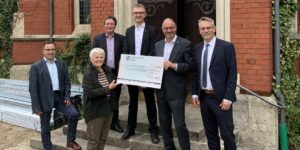 Scheckübergabe (c) Ev. Stiftung Neuerkerode