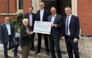 Scheckübergabe (c) Ev. Stiftung Neuerkerode