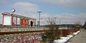 Warten am Bahnhof (c) pixabay