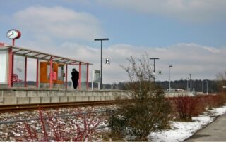 Warten am Bahnhof (c) pixabay