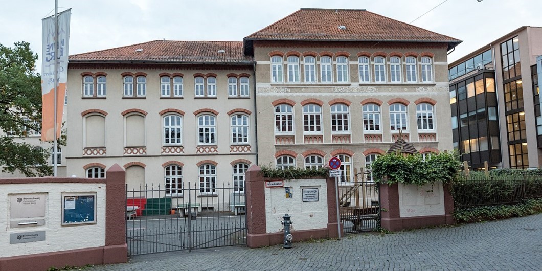 Gymnasium Kleine Burg BS (c) Tilman2007