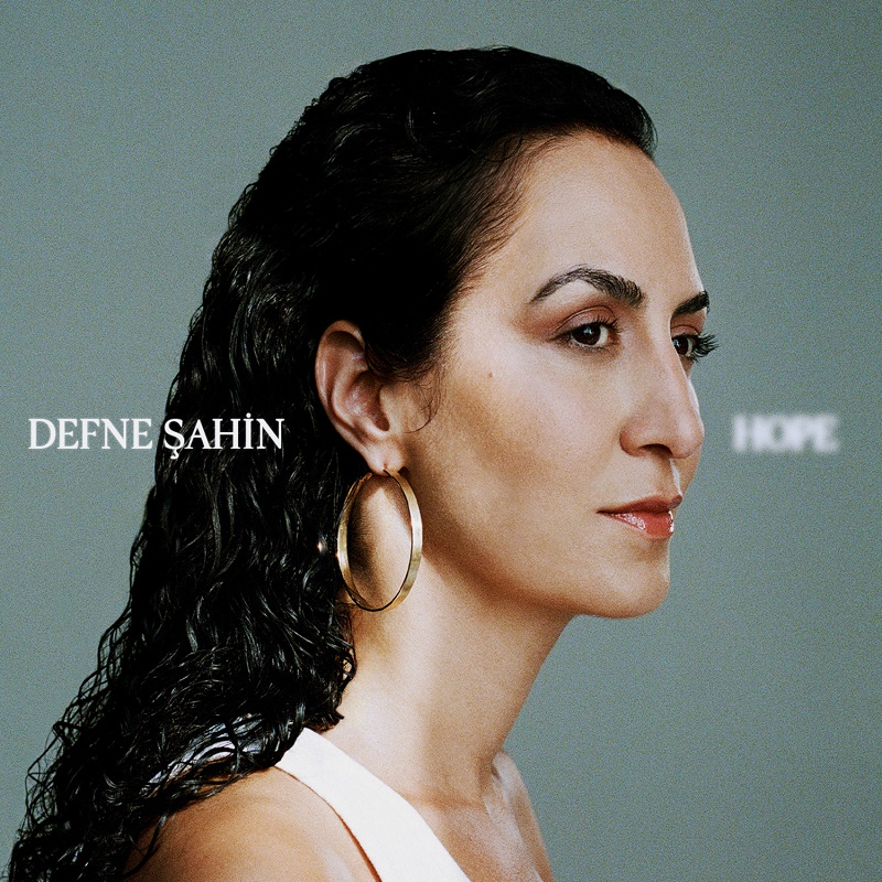 Defne-Sahin-Hope cover © kerkau promotion