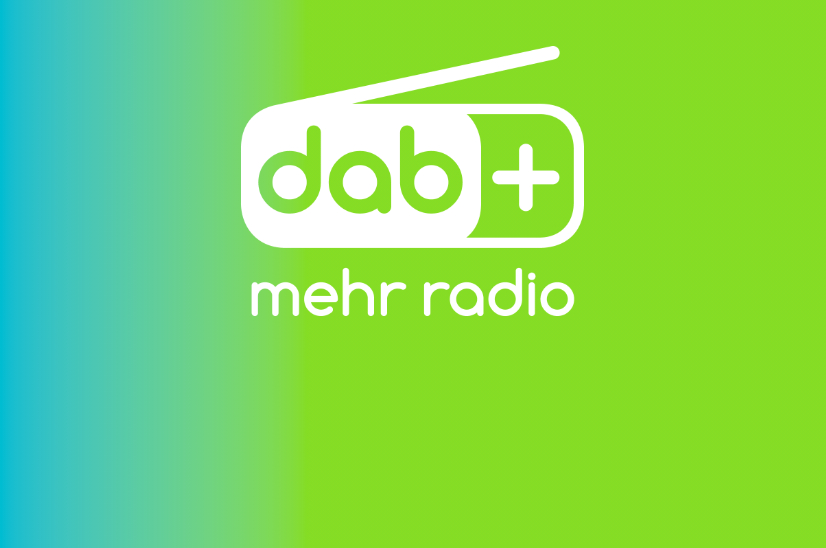 Zu sehen ist das DAB+ Logo mit der Unterschrift "mehr Radio".